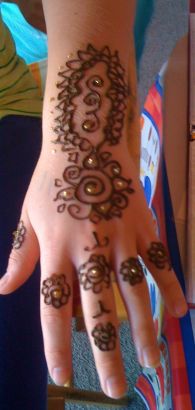 Henna Tat Design Hand And Finger